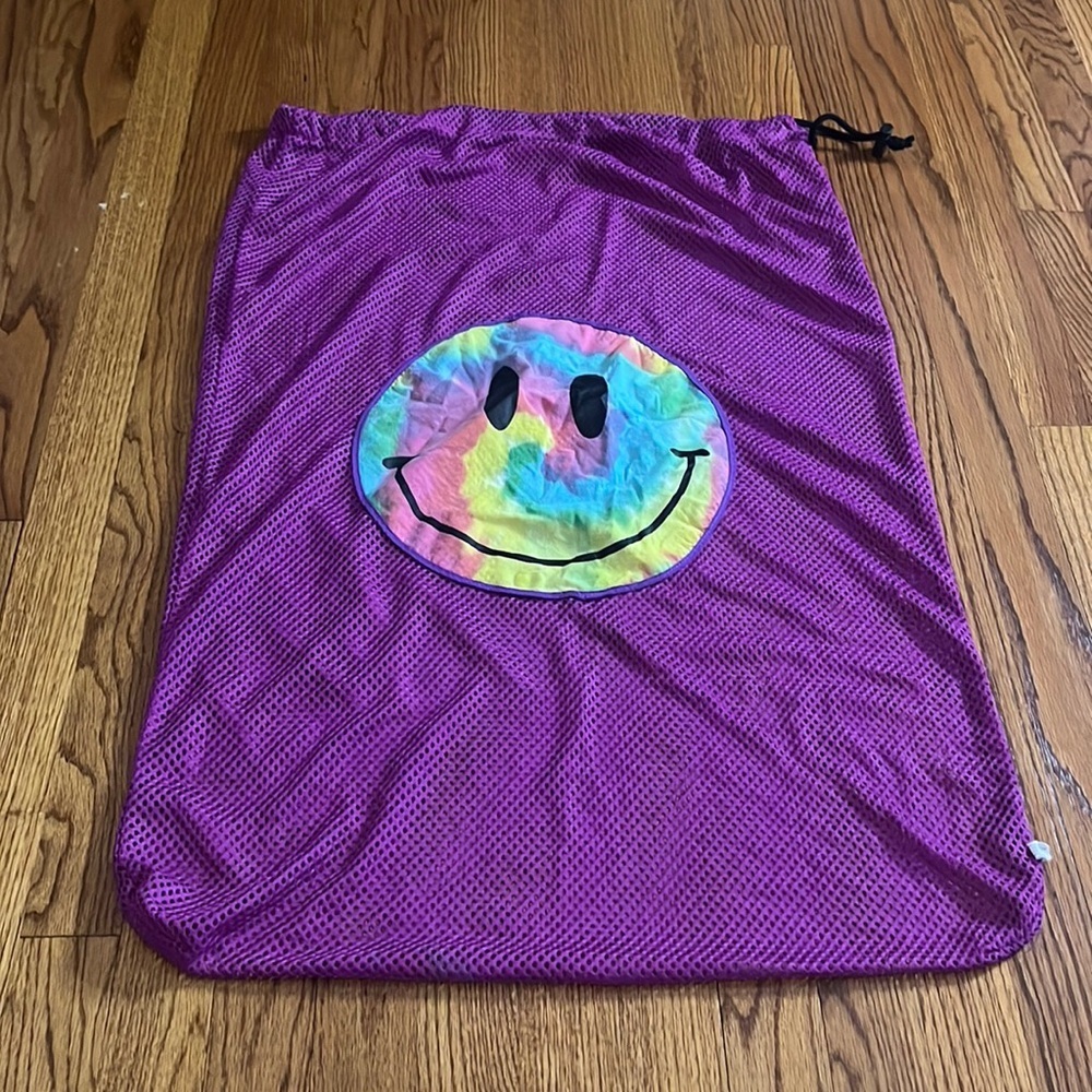 J & L Confetti Corp Girl’s Purple Smiley Laundry Bag